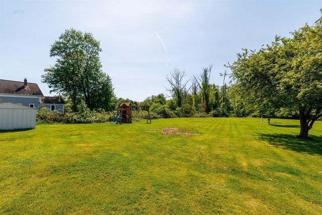 5 Bates St, Mendon, MA 01756