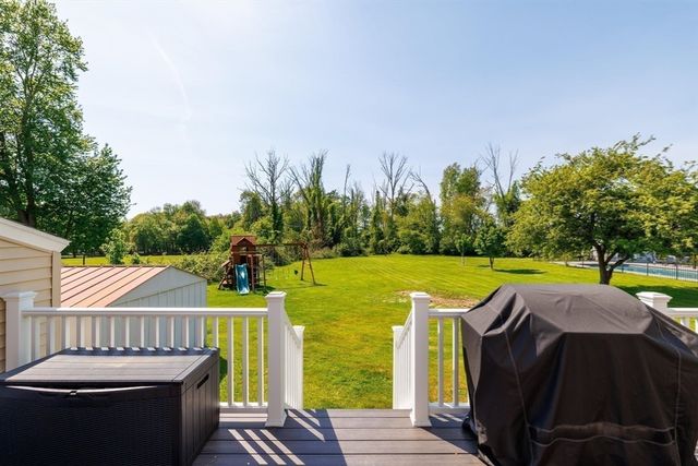 5 Bates St, Mendon, MA 01756