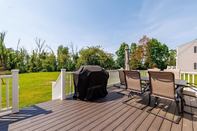 5 Bates St, Mendon, MA 01756
