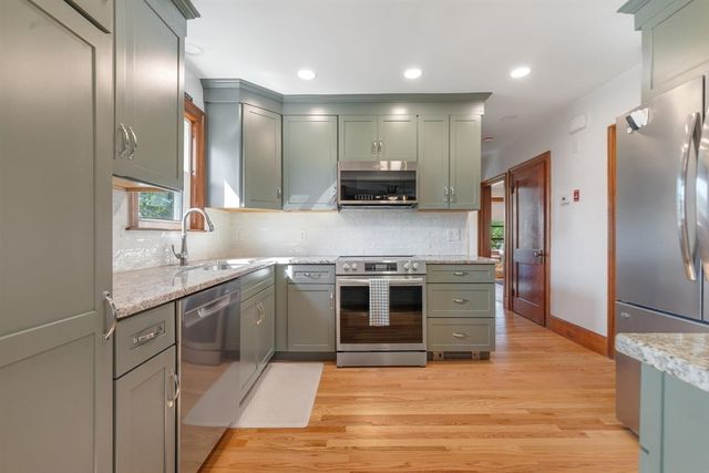 5 Bates St, Mendon, MA 01756