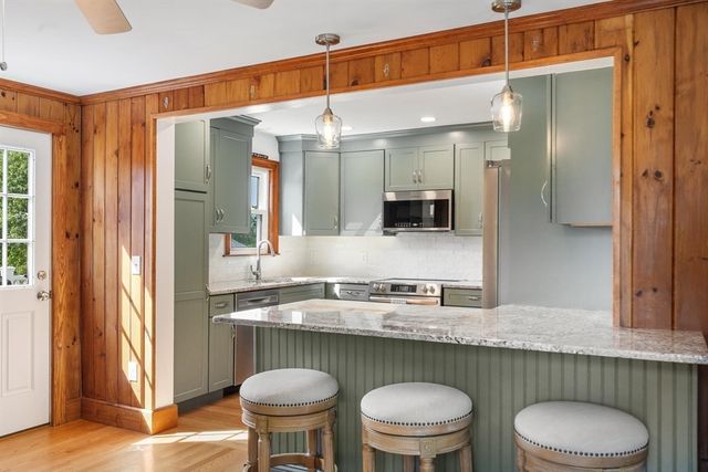 5 Bates St, Mendon, MA 01756