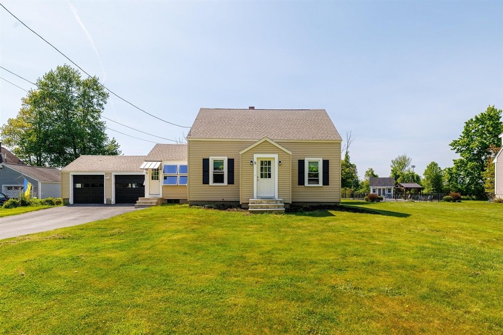 5 Bates St, Mendon, MA 01756