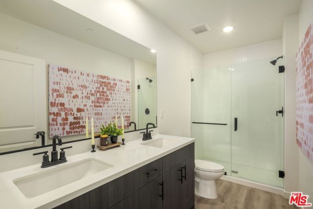 2711 N Rana Way, Los Angeles, CA 90039