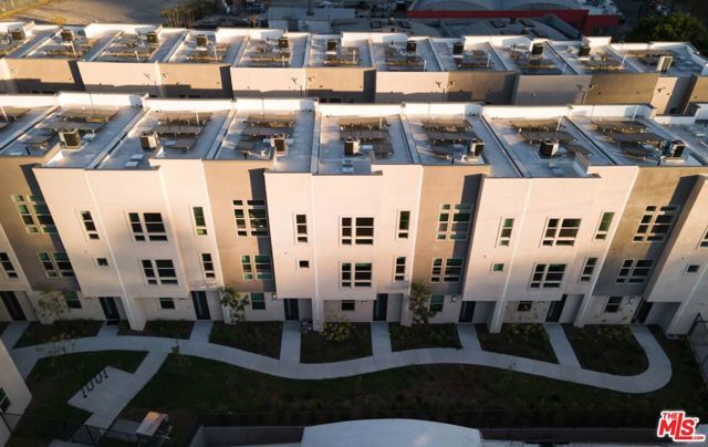 2711 N Rana Way, Los Angeles, CA 90039
