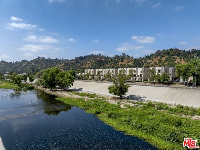 2711 N Rana Way, Los Angeles, CA 90039