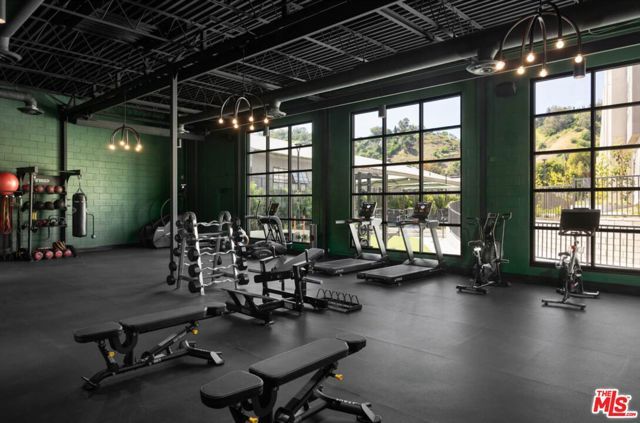 2711 N Rana Way, Los Angeles, CA 90039