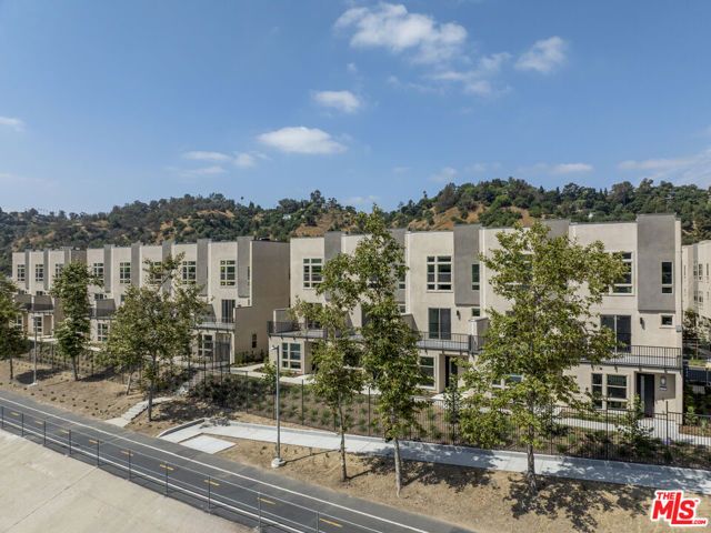 2711 N Rana Way, Los Angeles, CA 90039
