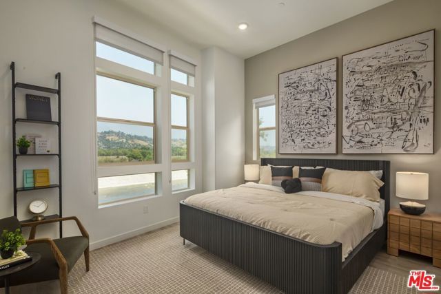 2711 N Rana Way, Los Angeles, CA 90039