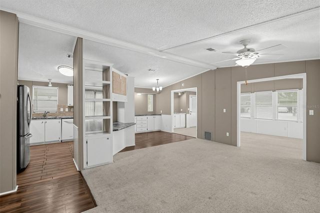 1537 E SCHWARTZ BOULEVARD, Lady Lake, FL 32159