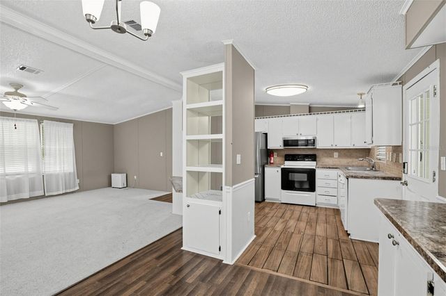 1537 E SCHWARTZ BOULEVARD, Lady Lake, FL 32159