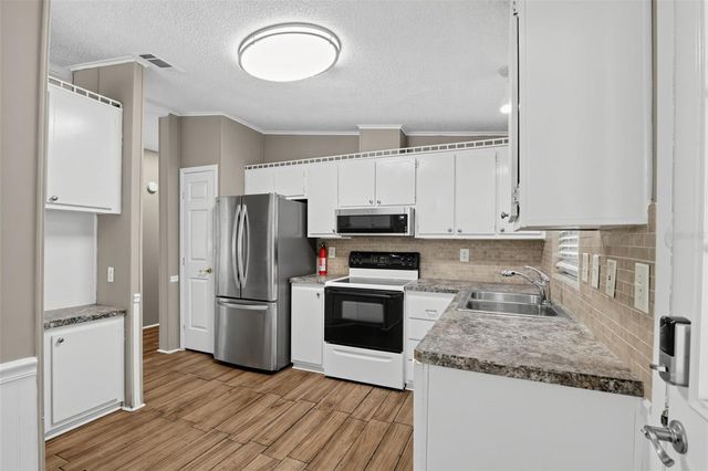 1537 E SCHWARTZ BOULEVARD, Lady Lake, FL 32159