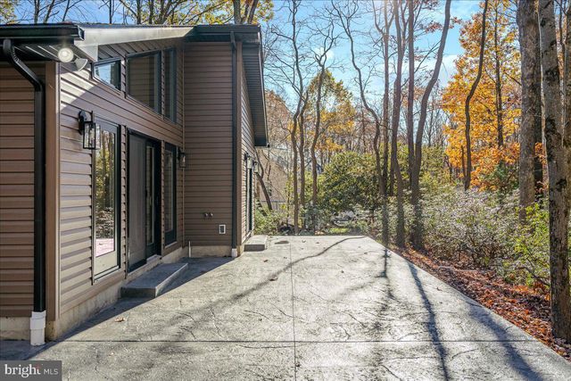 71 FOREST LAKE DR, Jim Thorpe, PA 18229