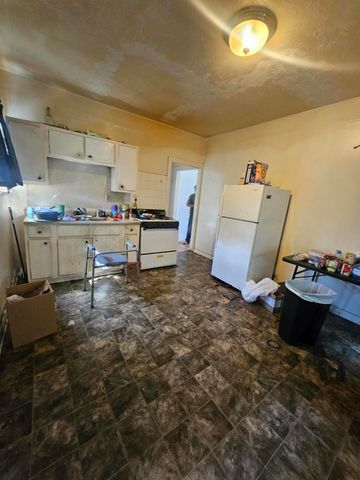 124 N Woodland Avenue, Michigan City, IN 46360