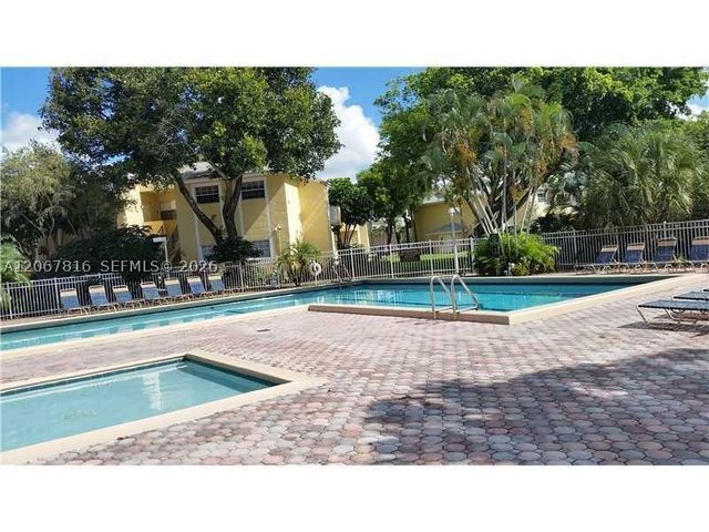 2091 NW 96th Ter 13M, Pembroke Pines, FL 33024