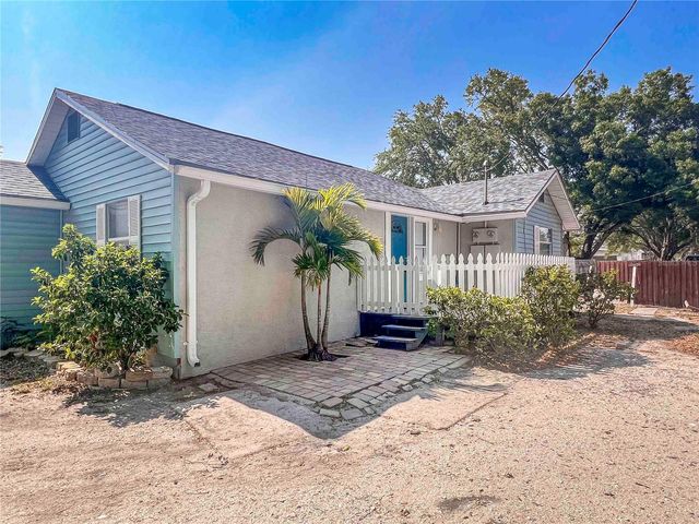 2137 ROSELAWN STREET A, Sarasota, FL 34231