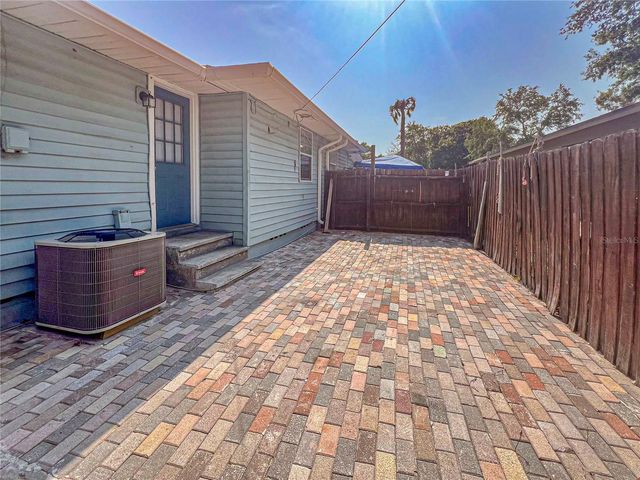 2137 ROSELAWN STREET A, Sarasota, FL 34231