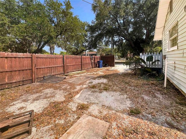 2137 ROSELAWN STREET A, Sarasota, FL 34231