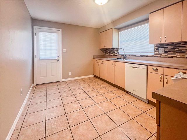 2137 ROSELAWN STREET A, Sarasota, FL 34231