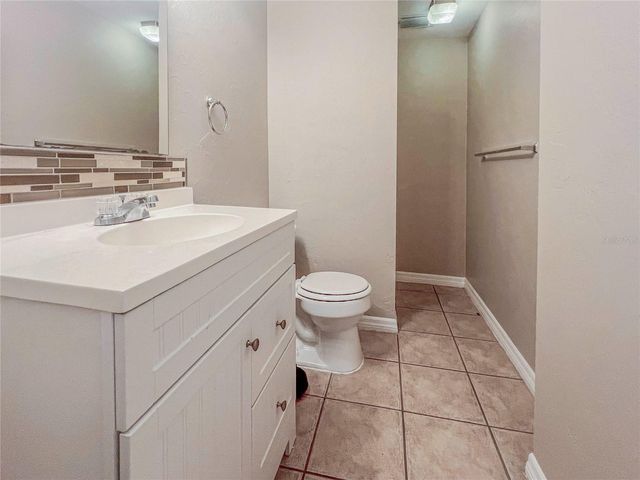 2137 ROSELAWN STREET A, Sarasota, FL 34231