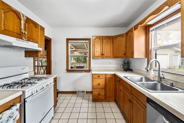 2524 Boston Avenue, Des Moines, IA 50310