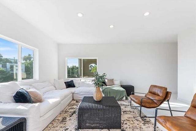 3851 Cazador Street, Los Angeles, CA 90065
