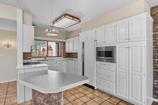 641 S Los Diamantes, Green Valley, AZ 85614