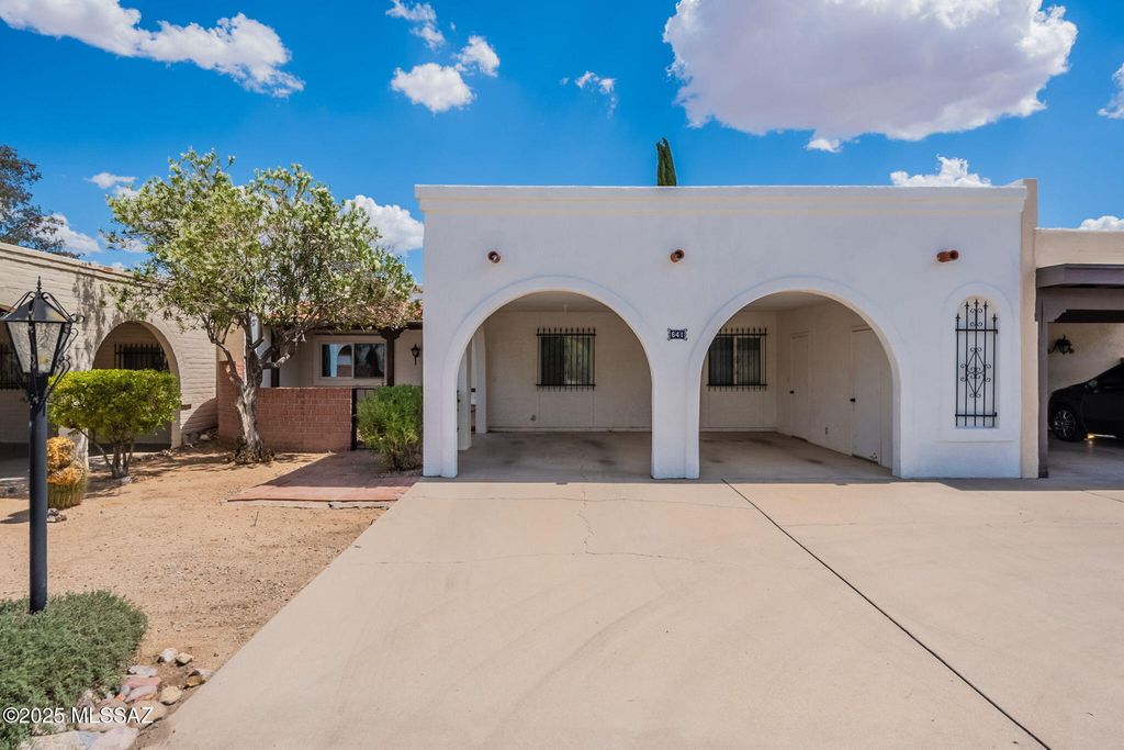 641 S Los Diamantes, Green Valley, AZ 85614