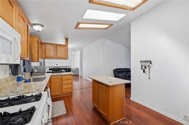 17225 Valley 69W, Fontana, CA 92335