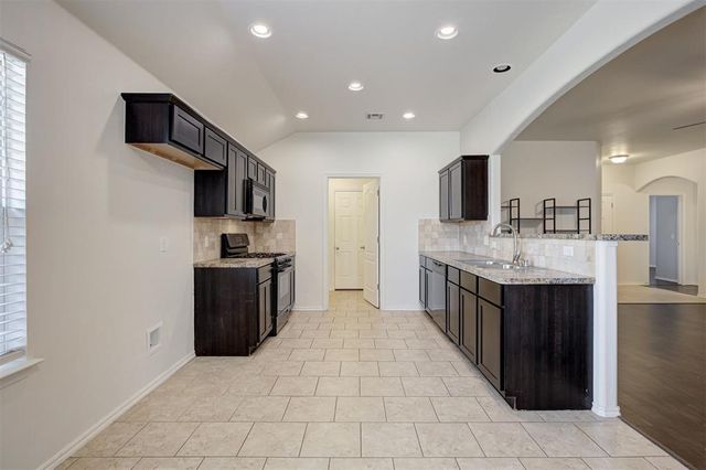 2801 Thompson Farm Lane, Yukon, OK 73099