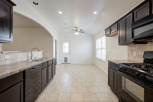 2801 Thompson Farm Lane, Yukon, OK 73099