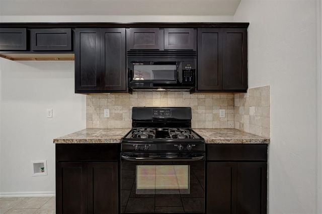 2801 Thompson Farm Lane, Yukon, OK 73099