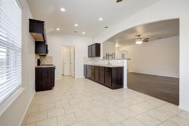 2801 Thompson Farm Lane, Yukon, OK 73099