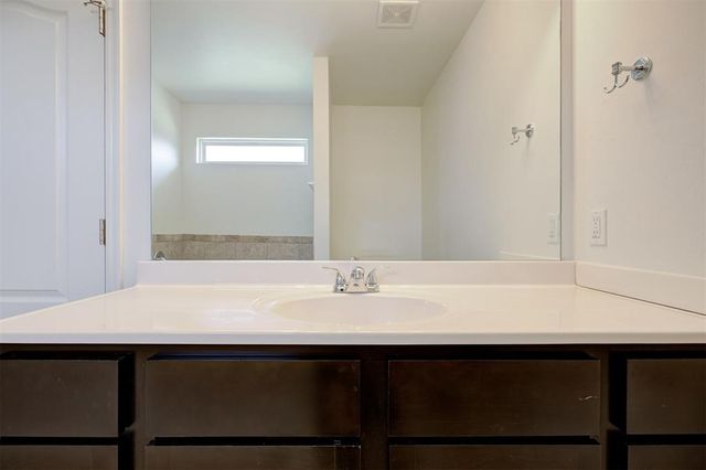 2801 Thompson Farm Lane, Yukon, OK 73099