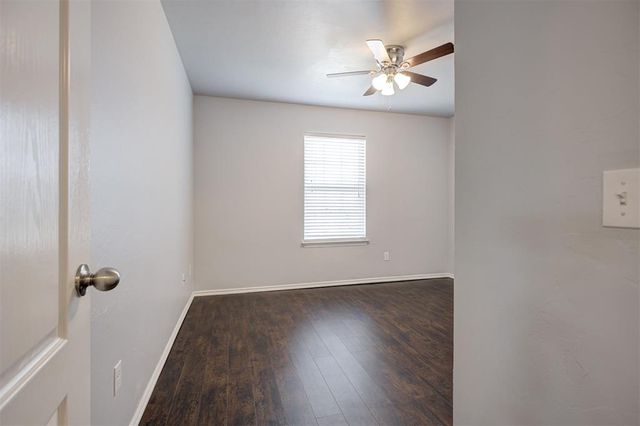 2801 Thompson Farm Lane, Yukon, OK 73099