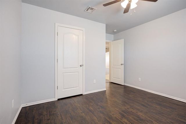 2801 Thompson Farm Lane, Yukon, OK 73099