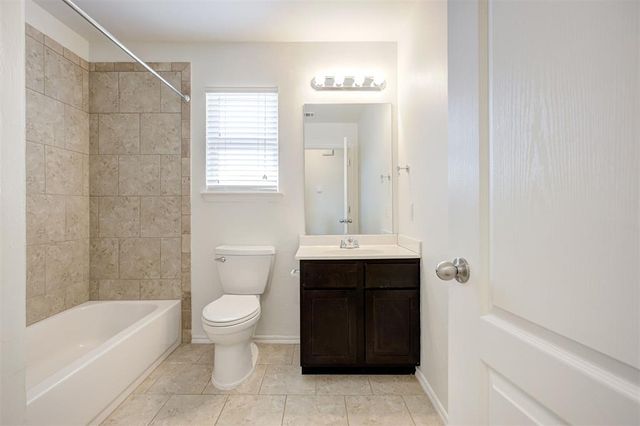 2801 Thompson Farm Lane, Yukon, OK 73099