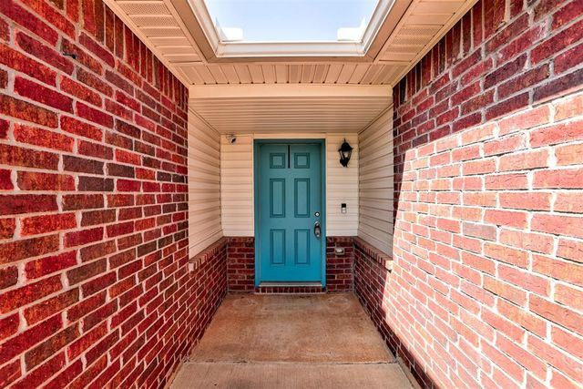 2801 Thompson Farm Lane, Yukon, OK 73099