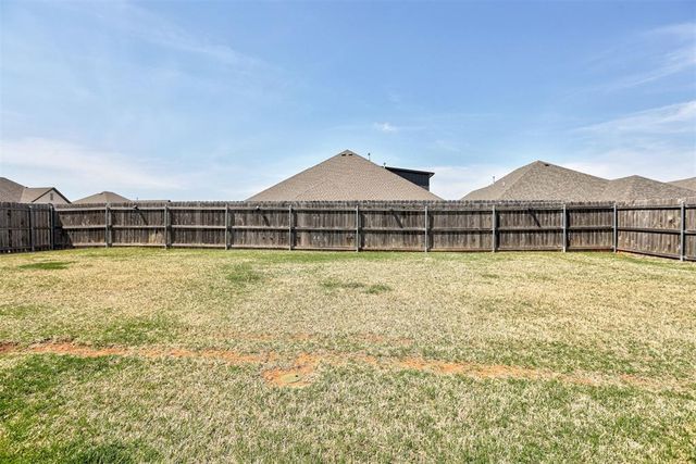 2801 Thompson Farm Lane, Yukon, OK 73099