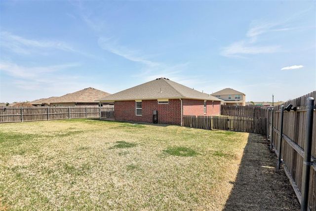 2801 Thompson Farm Lane, Yukon, OK 73099