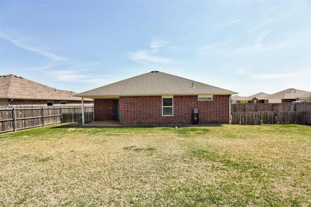 2801 Thompson Farm Lane, Yukon, OK 73099