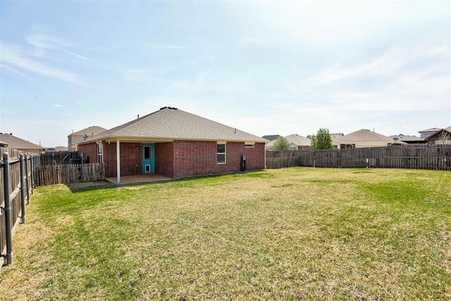 2801 Thompson Farm Lane, Yukon, OK 73099