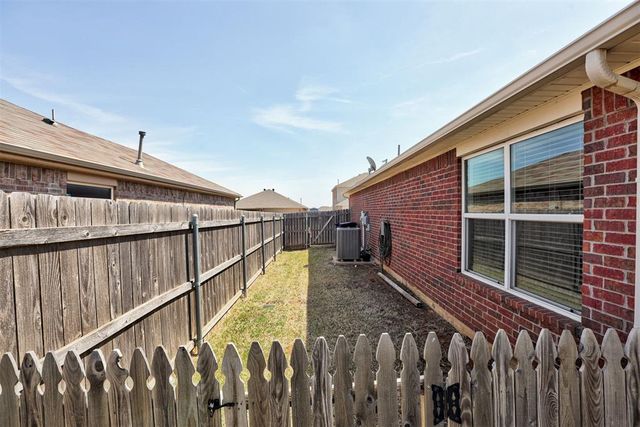 2801 Thompson Farm Lane, Yukon, OK 73099