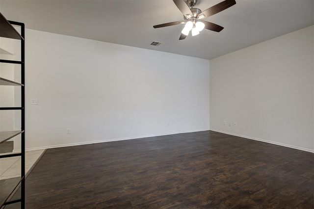 2801 Thompson Farm Lane, Yukon, OK 73099