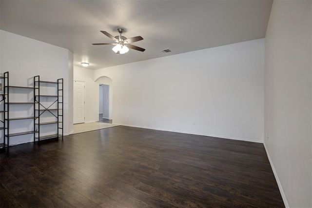 2801 Thompson Farm Lane, Yukon, OK 73099