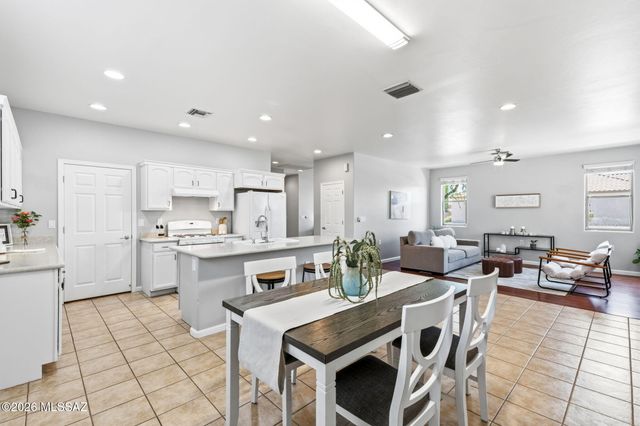 10134 S Azure Surrey Drive, Vail, AZ 85641