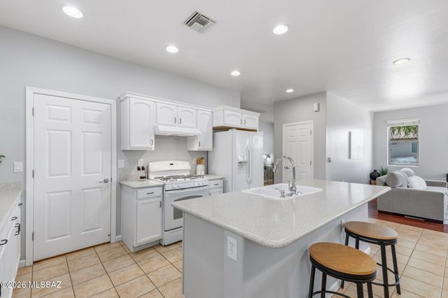 10134 S Azure Surrey Drive, Vail, AZ 85641