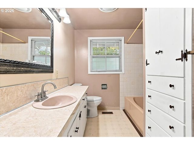 4510 WILLAMETTE Dr, Vancouver, WA 98661