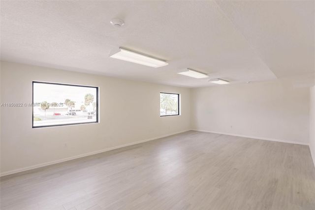 500 NE 167th St 2a, Miami, FL 33162