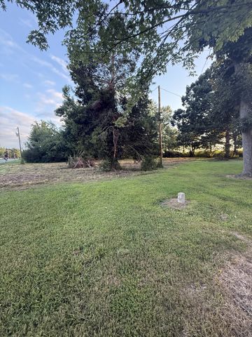 198 Browns Rd, Lafayette, TN 37083