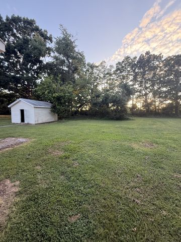 198 Browns Rd, Lafayette, TN 37083